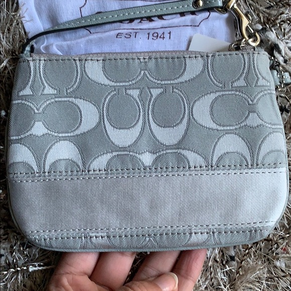 New Coach Gray wristlet Wallet‎ - Picture 4 of 8